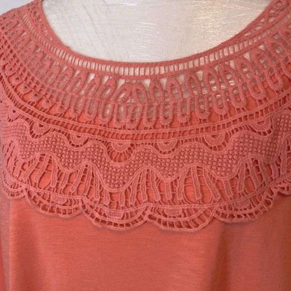 LIKE NEW!!!  ST. JOHN’S BAY 3/4 Sleeve Lace Adorned Knit Top!  Sz 2X - Picture 2 of 9